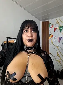Snapshot of valen_ros chatting on 06/21/26, 10:23 valen ros online show from 06/21/26, 10:23