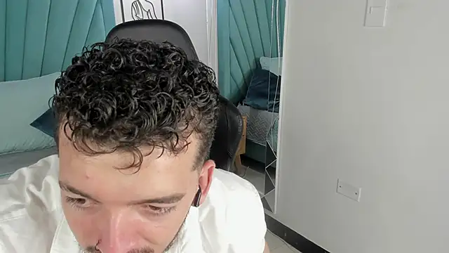Logan Wolf-js online show from 04/06/26, 03:37
