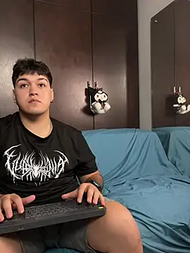 Snapshot of EmilyAndAndrew chatting on 03/08/26, 03:54 EmilyAndAndrew online show from 03/08/26, 03:54