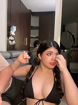 EmilyAndAndrew online show from 05/09/26, 04:28