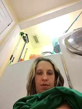 Snapshot of sexyymeli chatting on 03/31/26, 07:42 sexyymeli online show from 03/31/26, 07:42