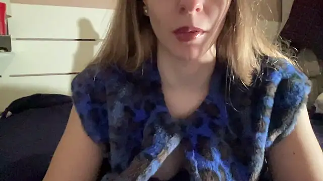 Snapshot of petiteetoile chatting on 02/09/26, 04:55 petiteetoile online show from 02/09/26, 04:55