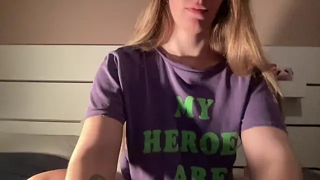 Snapshot of petiteetoile chatting on 03/18/26, 10:13 petiteetoile online show from 03/18/26, 10:13