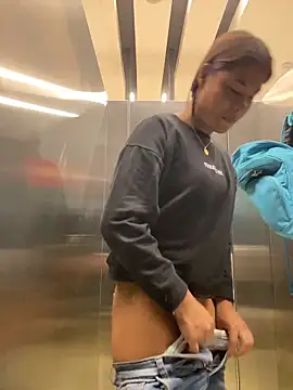 Snapshot of Romie_rous chatting on 03/14/26, 07:52 Romie rous online show from 03/14/26, 07:52