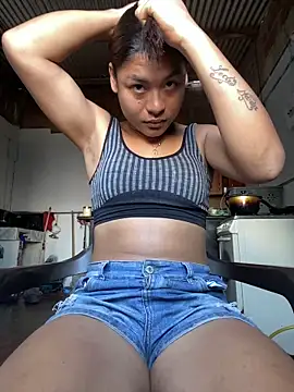 Snapshot of Romie_rous chatting on 03/16/26, 12:31 Romie rous online show from 03/16/26, 12:31