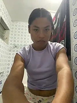 Snapshot of Romie_rous chatting on 03/22/26, 01:58 Romie rous online show from 03/22/26, 01:58