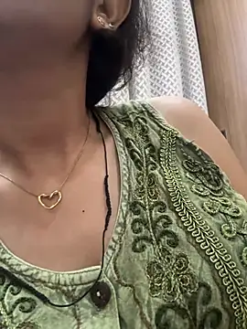 raavigirl online show from 07/29/26, 04:49