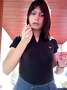 lucyscay  online show from 05/04/26, 10:17