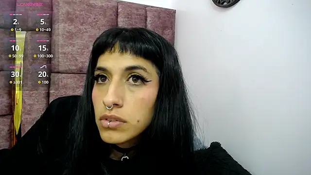 FRANCESCA LOVE  online show from 05/02/26, 08:36
