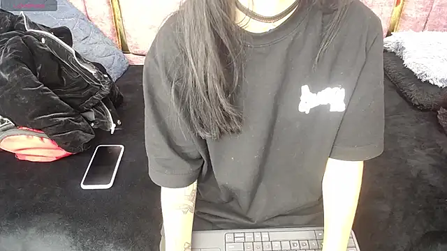 FRANCESCA LOVE  online show from 06/17/26, 04:15