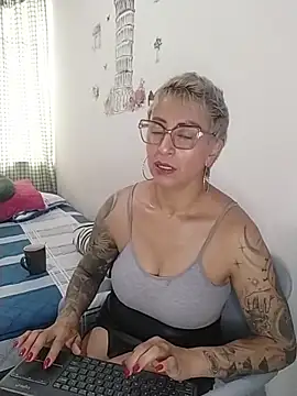 Snapshot of Charlotte_gray_ chatting on 02/17/26, 09:32 Charlotte gray online show from 02/17/26, 09:32