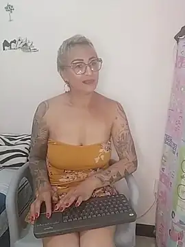 Snapshot of Charlotte_gray_ chatting on 02/19/26, 10:50 Charlotte gray online show from 02/19/26, 10:50