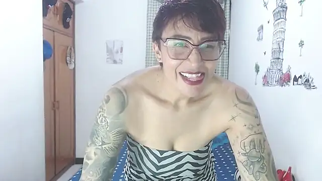 Snapshot of Charlotte_gray_ chatting on 05/10/26, 08:36 Charlotte gray online show from 05/10/26, 08:36