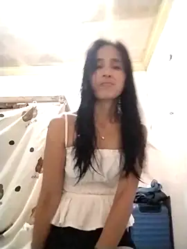Snapshot of sweet_maxine44 chatting on 03/31/26, 10:32 sweet maxine44 online show from 03/31/26, 10:32