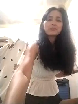 Snapshot of sweet_maxine44 chatting on 04/02/26, 01:03 sweet maxine44 online show from 04/02/26, 01:03