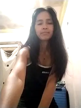 Snapshot of sweet_maxine44 chatting on 04/15/26, 10:32 sweet maxine44 online show from 04/15/26, 10:32