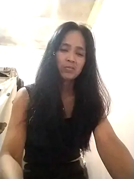 Snapshot of sweet_maxine44 chatting on 04/17/26, 10:40 sweet maxine44 online show from 04/17/26, 10:40