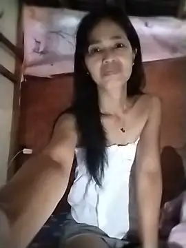 Snapshot of sweet_maxine44 chatting on 05/21/26, 10:28 sweet maxine44 online show from 05/21/26, 10:28