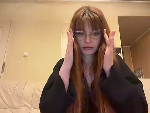 Snapshot of Sophiirose chatting on 02/10/26, 05:28 Sophiirose online show from 02/10/26, 05:28