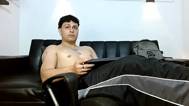 Snapshot of Philip_Jons chatting on 05/15/26, 11:01 Philip Jons online show from 05/15/26, 11:01