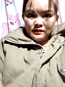 Snapshot of Luminana chatting on 02/10/26, 01:43 Luminana online show from 02/10/26, 01:43