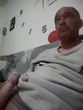 Snapshot of circott chatting on 03/18/26, 06:33 circott online show from 03/18/26, 06:33