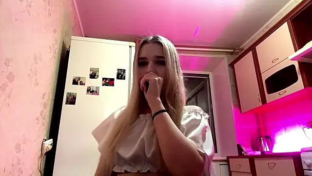 Snapshot of MiaBerlateen chatting on 03/10/26, 07:41 MiaBerlateen online show from 03/10/26, 07:41