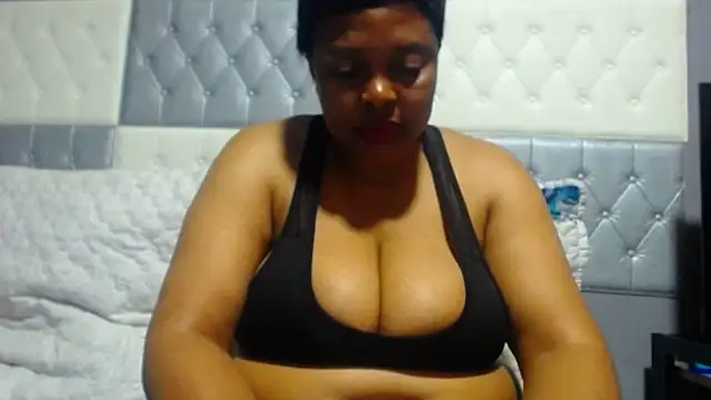 Snapshot of SEXYBUSTYEBONYXX chatting on 07/27/26, 07:26 SEXYBUSTYEBONYXX online show from 07/27/26, 07:26