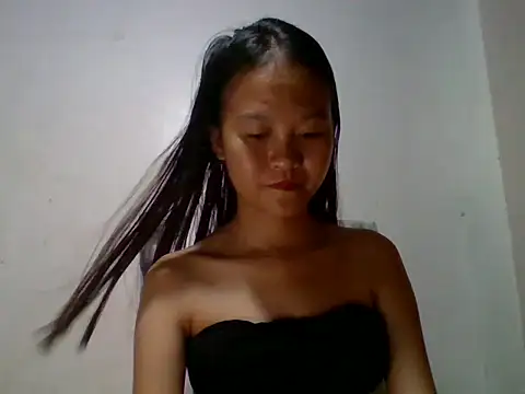 Yourlilpinayy online show from 04/27/26, 10:08