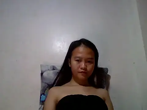 Yourlilpinayy online show from 04/28/26, 10:15