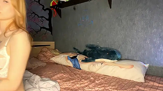 Snapshot of LinaMeey chatting on 03/16/26, 06:12 LinaMeey online show from 03/16/26, 06:12