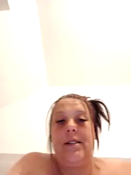 Snapshot of louisa36 chatting on 04/26/26, 09:56 louisa36 online show from 04/26/26, 09:56