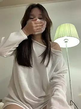 Snapshot of Rin-yiyi chatting on 02/19/26, 04:47 Rin-yiyi online show from 02/19/26, 04:47