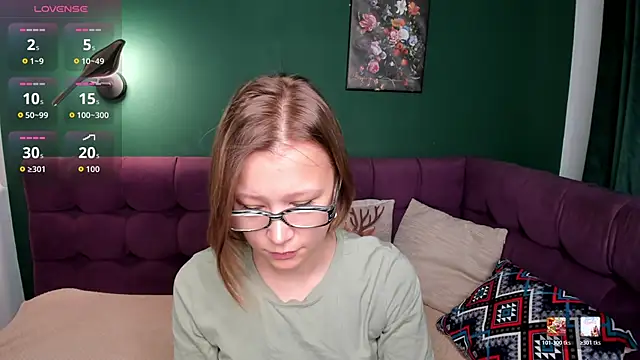 Snapshot of EmmaEthereal chatting on 06/04/26, 01:33 EmmaEthereal online show from 06/04/26, 01:33
