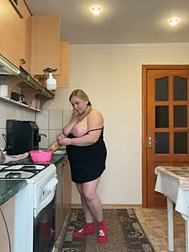 Snapshot of Mommy-girl-Lola chatting on 02/12/26, 02:01 Mommy-girl-Lola online show from 02/12/26, 02:01