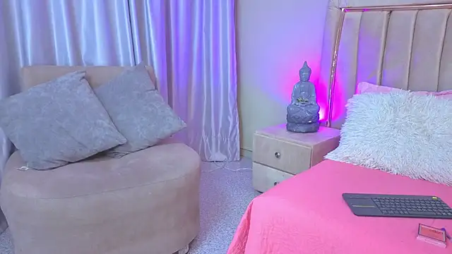 Mia Naive online show from 05/19/26, 12:00