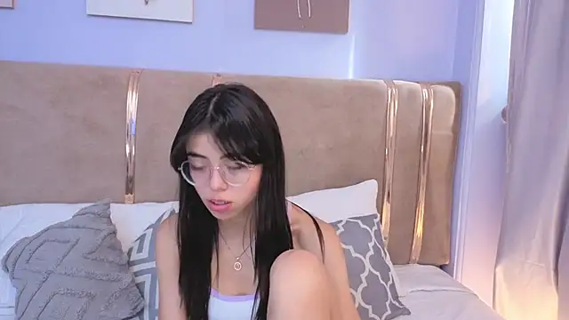 Mia Naive online show from 06/18/26, 08:13