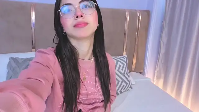 Mia Naive online show from 06/20/26, 12:19