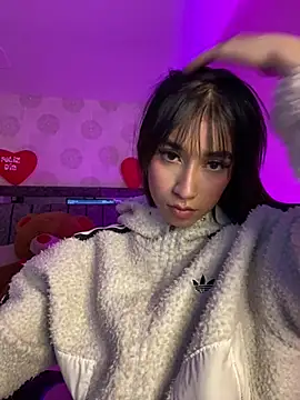 Snapshot of alahia_pink chatting on 03/05/26, 02:40 alahia pink online show from 03/05/26, 02:40