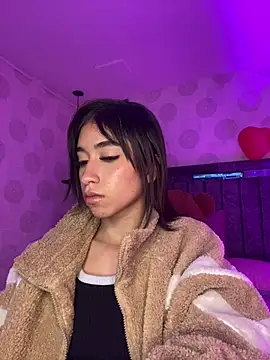 Snapshot of alahia_pink chatting on 03/06/26, 04:20 alahia pink online show from 03/06/26, 04:20