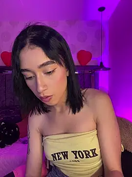 Snapshot of alahia_pink chatting on 03/10/26, 03:00 alahia pink online show from 03/10/26, 03:00