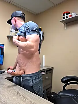 Snapshot of averageandsum chatting on 03/15/26, 09:43 averageandsum online show from 03/15/26, 09:43