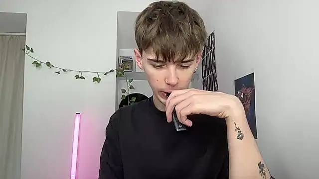 YourMilkyGuy online show from 06/08/26, 01:00