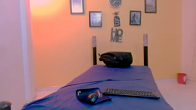 Snapshot of sexiempoderada18 chatting on 03/12/26, 01:50 sexiempoderada18 online show from 03/12/26, 01:50