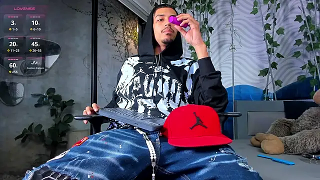 Snapshot of ItsZairen chatting on 07/26/26, 03:58 ItsZairen online show from 07/26/26, 03:58