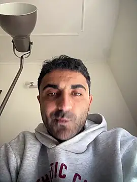 Snapshot of elia2711 chatting on 03/28/26, 01:00 elia2711 online show from 03/28/26, 01:00