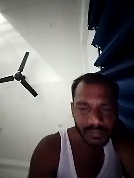 Snapshot of Daddyishere_19 chatting on 03/08/26, 05:39 Daddyishere 19 online show from 03/08/26, 05:39