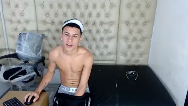 Snapshot of keiandrenne chatting on 02/19/26, 02:18 keiandrenne online show from 02/19/26, 02:18