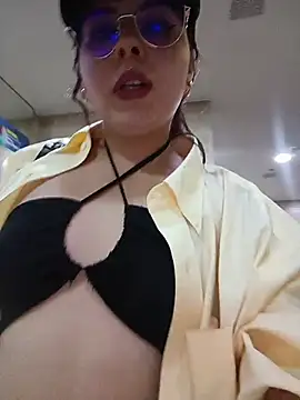 Snapshot of Yulska chatting on 04/27/26, 09:35 Yulska online show from 04/27/26, 09:35