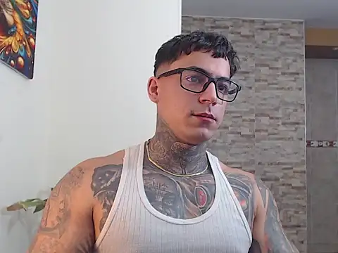 Snapshot of maxstrom111 chatting on 02/13/26, 02:02 maxstrom111 online show from 02/13/26, 02:02